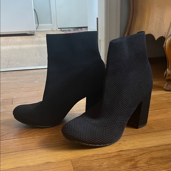 Seven Dials Shoes - Super Comfy Black Slip-on Ankle Boots